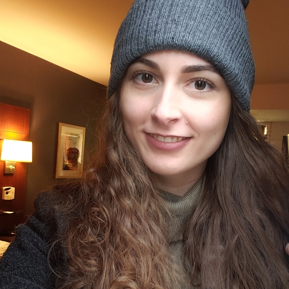 Meet your Posher, Danielle - Picture 1 of 1